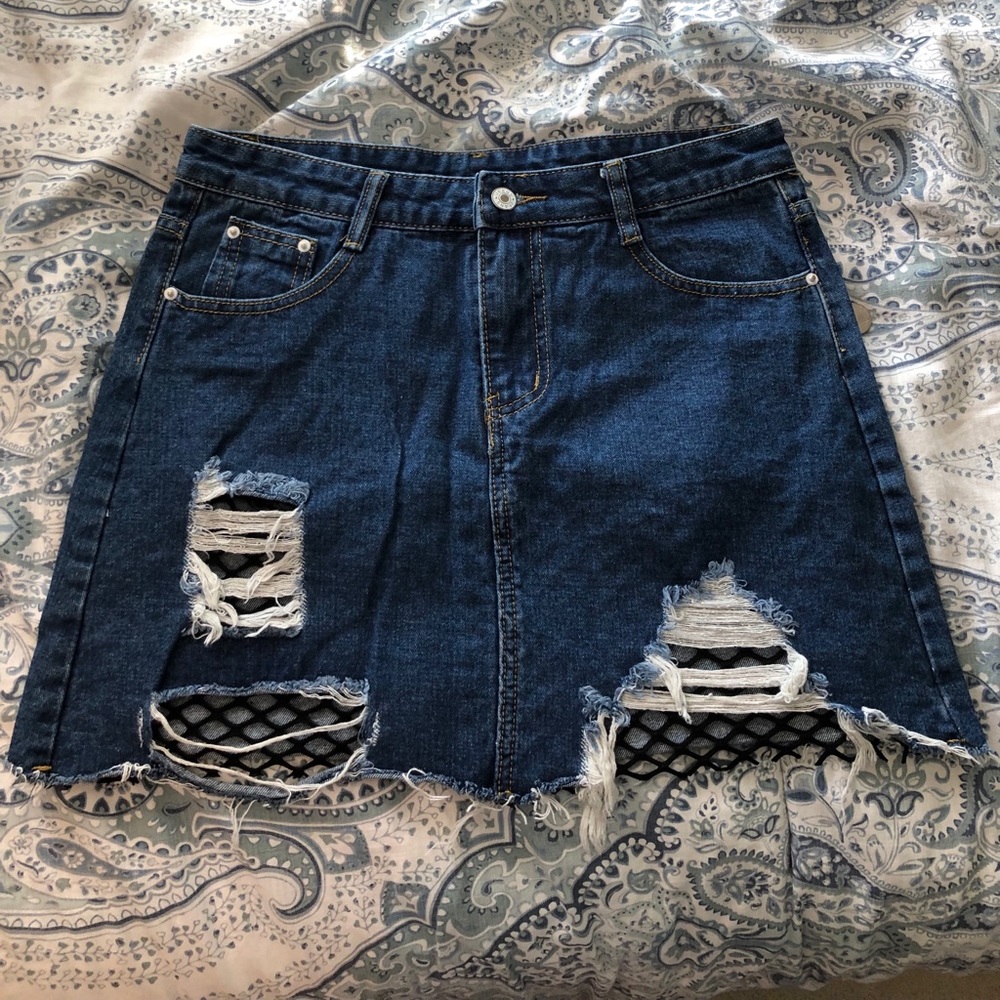 the CUTEST fishnet denim skirt